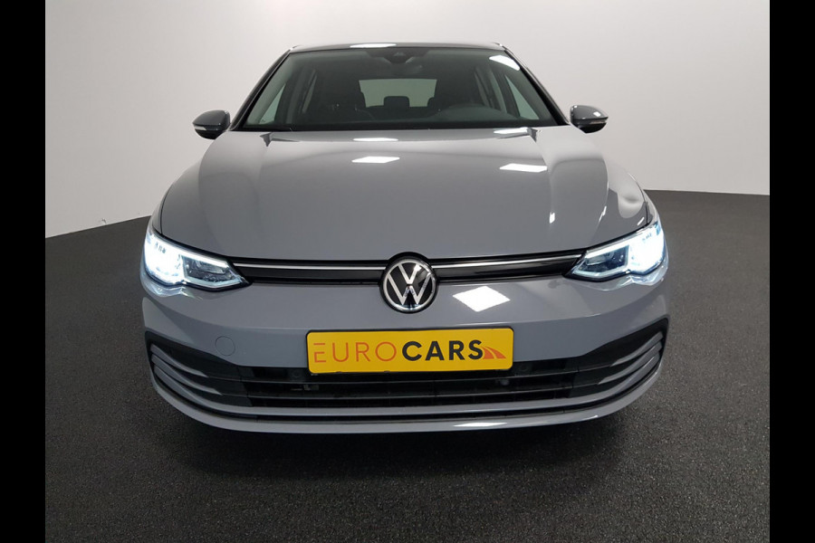 Volkswagen Golf 1.5 150pk eTSI Life DSG Navigatie Climate control Parkeer sensoren Stoelverwarming DAB Led Digitale Cockpit Lichtmetalen velgen Apple Carplay/ Android Auto