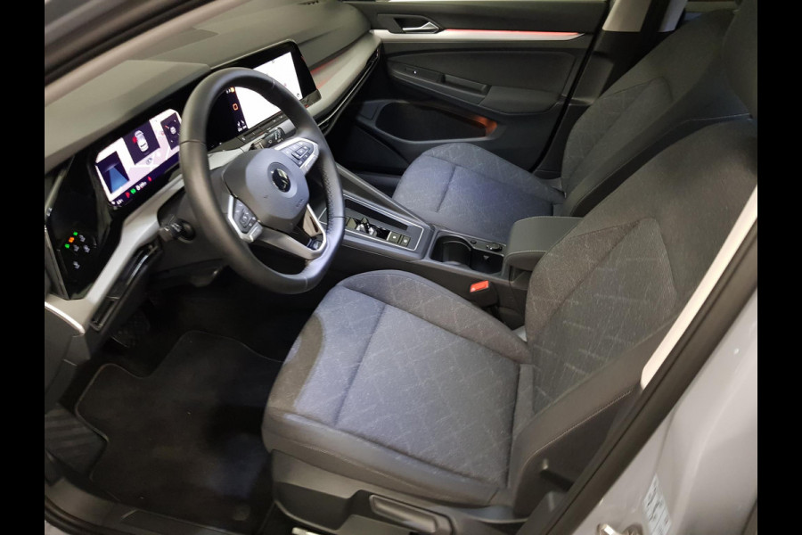 Volkswagen Golf 1.5 150pk eTSI Life DSG Navigatie Climate control Parkeer sensoren Stoelverwarming DAB Led Digitale Cockpit Lichtmetalen velgen Apple Carplay/ Android Auto