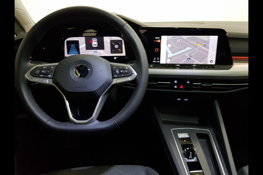 Volkswagen Golf 1.5 150pk eTSI Life DSG Navigatie Climate control Parkeer sensoren Stoelverwarming DAB Led Digitale Cockpit Lichtmetalen velgen Apple Carplay/ Android Auto