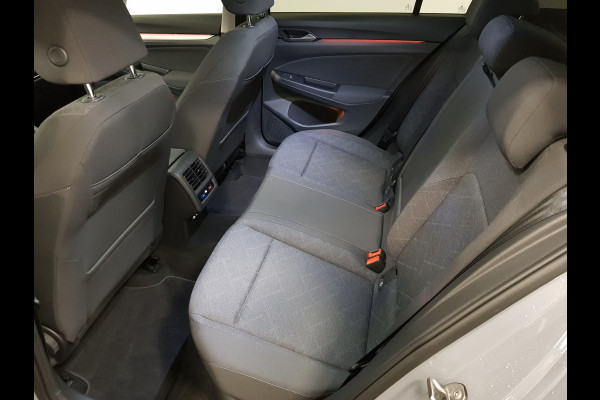Volkswagen Golf 1.5 150pk eTSI Life DSG Navigatie Climate control Parkeer sensoren Stoelverwarming DAB Led Digitale Cockpit Lichtmetalen velgen Apple Carplay/ Android Auto