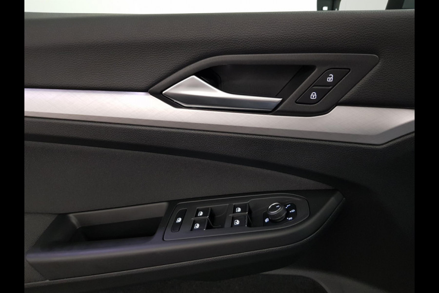 Volkswagen Golf 1.5 150pk eTSI Life DSG Navigatie Climate control Parkeer sensoren Stoelverwarming DAB Led Digitale Cockpit Lichtmetalen velgen Apple Carplay/ Android Auto