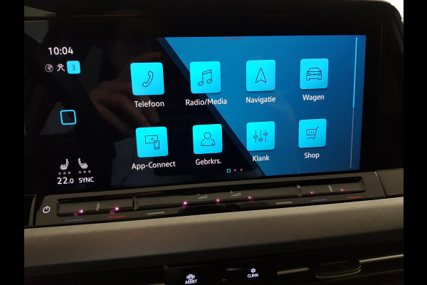 Volkswagen Golf 1.5 150pk eTSI Life DSG Navigatie Climate control Parkeer sensoren Stoelverwarming DAB Led Digitale Cockpit Lichtmetalen velgen Apple Carplay/ Android Auto