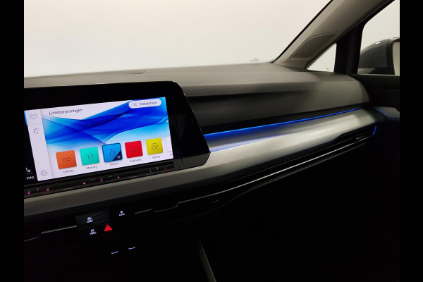 Volkswagen Golf 1.5 150pk eTSI Life DSG Navigatie Climate control Parkeer sensoren Stoelverwarming DAB Led Digitale Cockpit Lichtmetalen velgen Apple Carplay/ Android Auto