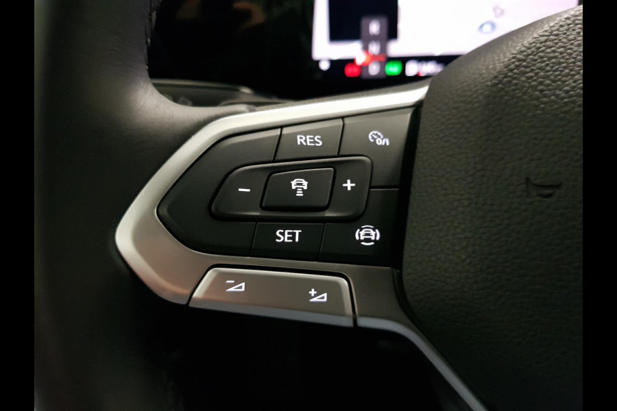 Volkswagen Golf 1.5 150pk eTSI Life DSG Navigatie Climate control Parkeer sensoren Stoelverwarming DAB Led Digitale Cockpit Lichtmetalen velgen Apple Carplay/ Android Auto