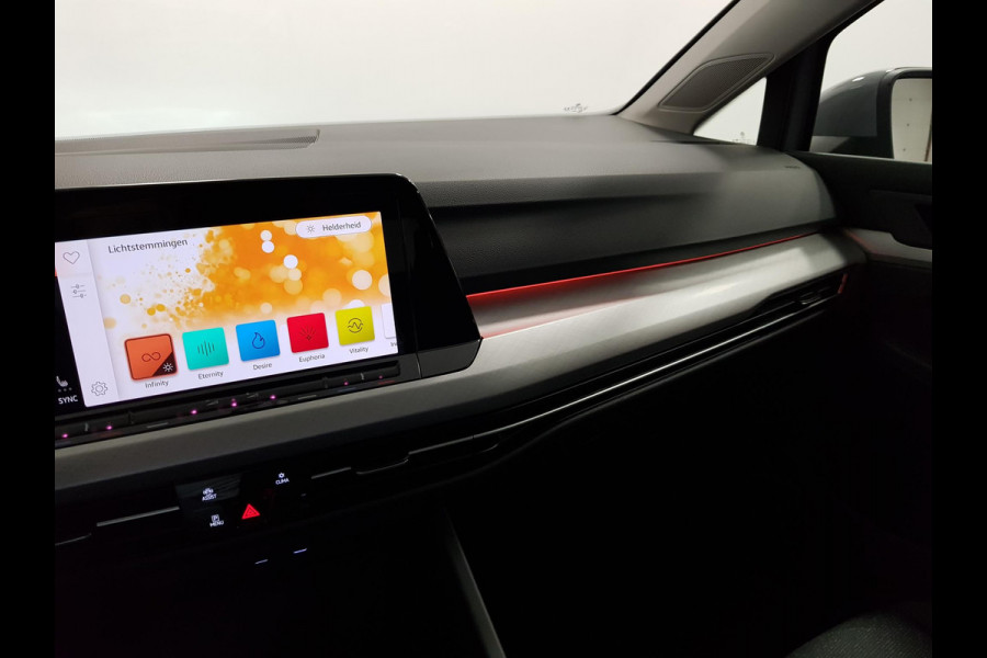 Volkswagen Golf 1.5 150pk eTSI Life DSG Navigatie Climate control Parkeer sensoren Stoelverwarming DAB Led Digitale Cockpit Lichtmetalen velgen Apple Carplay/ Android Auto