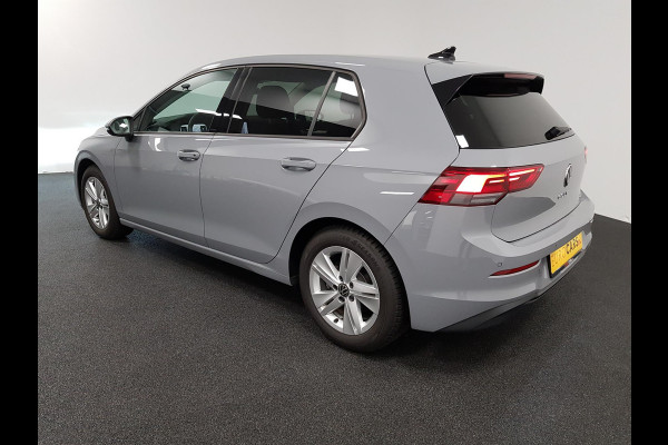 Volkswagen Golf 1.5 150pk eTSI Life DSG Navigatie Climate control Parkeer sensoren Stoelverwarming DAB Led Digitale Cockpit Lichtmetalen velgen Apple Carplay/ Android Auto