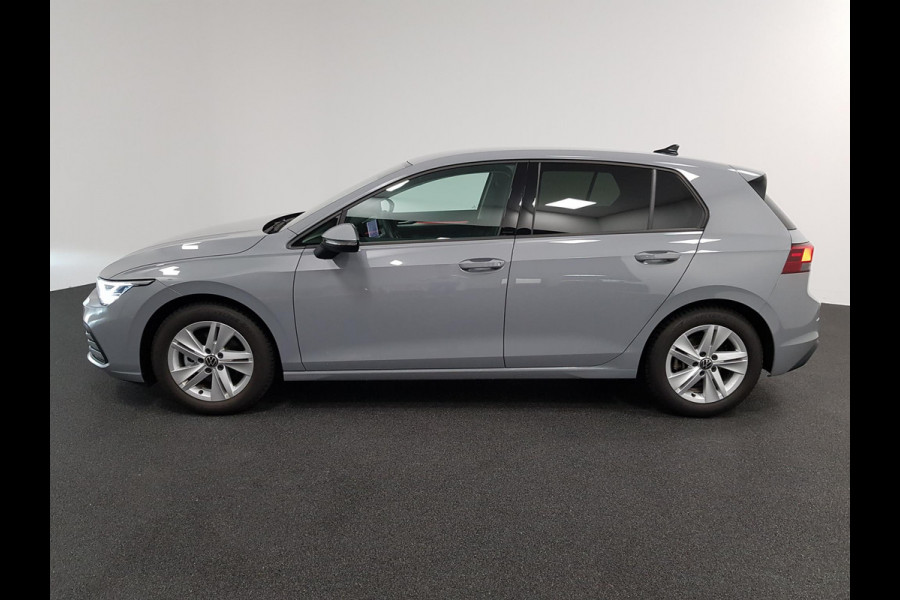 Volkswagen Golf 1.5 150pk eTSI Life DSG Navigatie Climate control Parkeer sensoren Stoelverwarming DAB Led Digitale Cockpit Lichtmetalen velgen Apple Carplay/ Android Auto