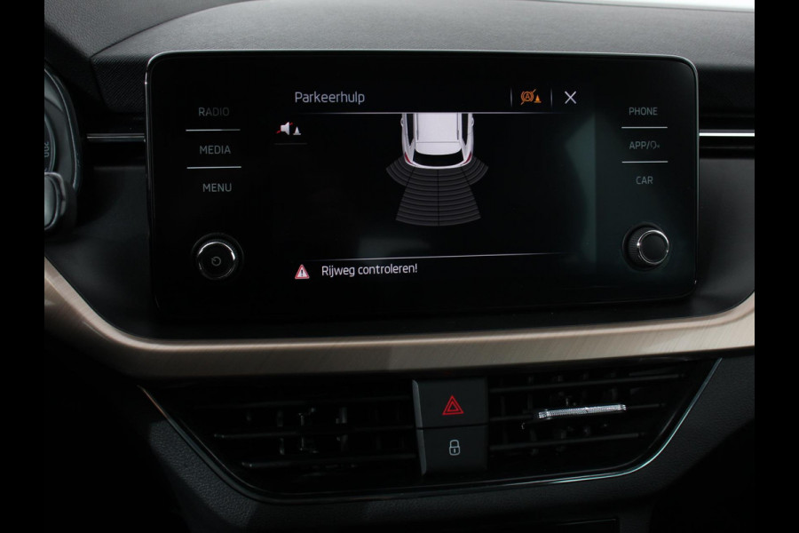 Škoda Kamiq 1.0 TSI 110pk DSG Style Navigatie Apple Carplay / Android auto Parkeersensor achter Cruise Control Verwarmbare voorstoelen Extra getint glas Climate Control