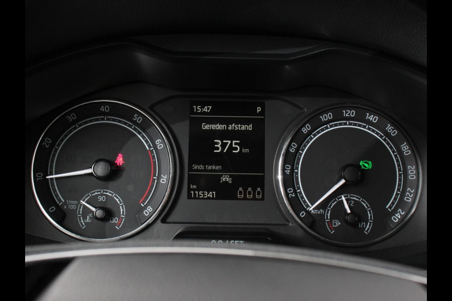 Škoda Kamiq 1.0 TSI 110pk DSG Style Navigatie Apple Carplay / Android auto Parkeersensor achter Cruise Control Verwarmbare voorstoelen Extra getint glas Climate Control