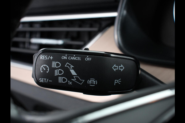 Škoda Kamiq 1.0 TSI 110pk DSG Style Navigatie Apple Carplay / Android auto Parkeersensor achter Cruise Control Verwarmbare voorstoelen Extra getint glas Climate Control