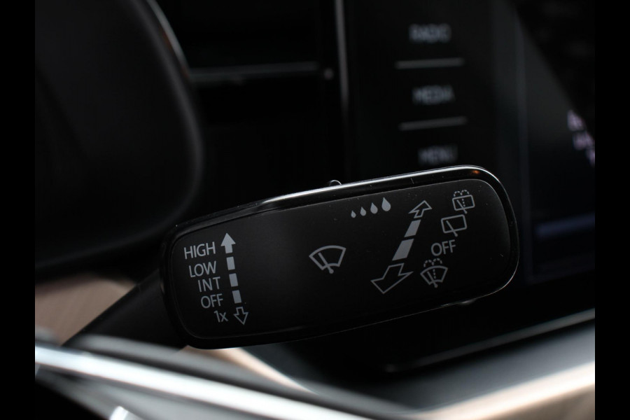 Škoda Kamiq 1.0 TSI 110pk DSG Style Navigatie Apple Carplay / Android auto Parkeersensor achter Cruise Control Verwarmbare voorstoelen Extra getint glas Climate Control