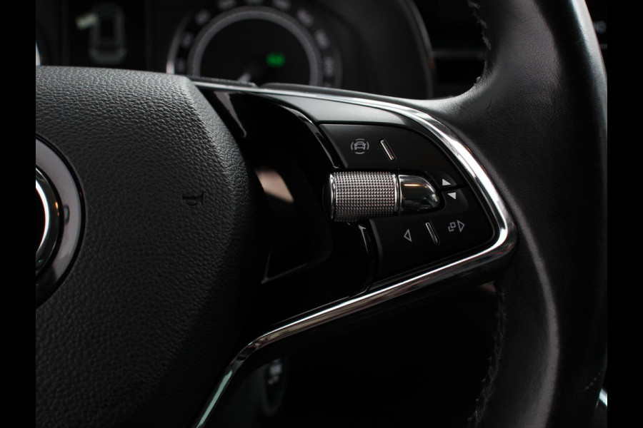 Škoda Kamiq 1.0 TSI 110pk DSG Style Navigatie Apple Carplay / Android auto Parkeersensor achter Cruise Control Verwarmbare voorstoelen Extra getint glas Climate Control