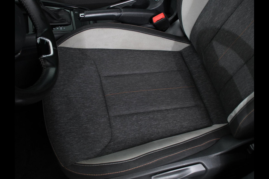 Škoda Kamiq 1.0 TSI 110pk DSG Style Navigatie Apple Carplay / Android auto Parkeersensor achter Cruise Control Verwarmbare voorstoelen Extra getint glas Climate Control