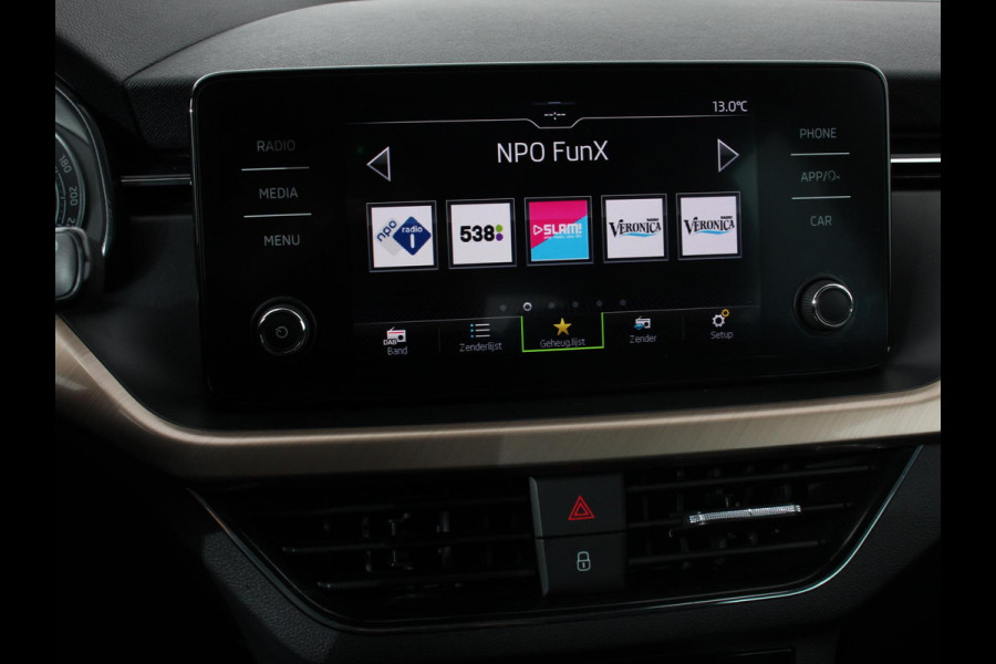 Škoda Kamiq 1.0 TSI 110pk DSG Style Navigatie Apple Carplay / Android auto Parkeersensor achter Cruise Control Verwarmbare voorstoelen Extra getint glas Climate Control