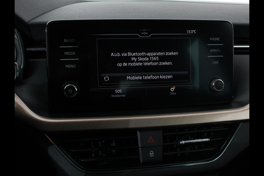 Škoda Kamiq 1.0 TSI 110pk DSG Style Navigatie Apple Carplay / Android auto Parkeersensor achter Cruise Control Verwarmbare voorstoelen Extra getint glas Climate Control