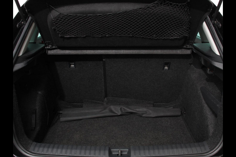 Škoda Kamiq 1.0 TSI 110pk DSG Style Navigatie Apple Carplay / Android auto Parkeersensor achter Cruise Control Verwarmbare voorstoelen Extra getint glas Climate Control