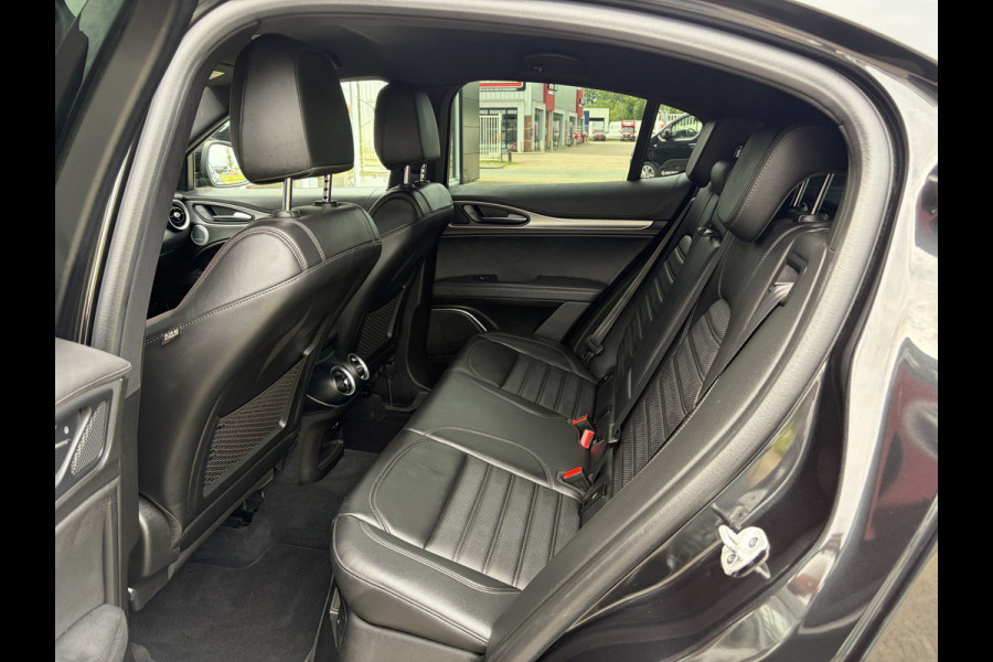 Alfa Romeo Stelvio 2.0 T AWD Veloce | Harman-Kardon | Camera | trekhaak afneembaar