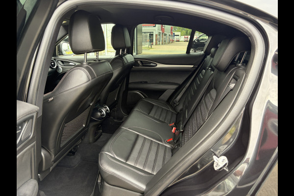 Alfa Romeo Stelvio 2.0 T AWD Veloce | Harman-Kardon | Camera | trekhaak afneembaar