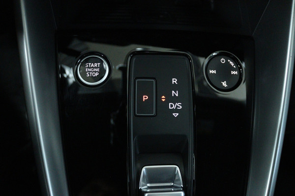 Audi A3 Sportback 30 TFSI Business edition (NAVIGATIE, CRUISE CONTROL, PARKEERSENSOREN)