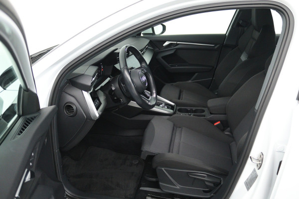 Audi A3 Sportback 30 TFSI Business edition (NAVIGATIE, CRUISE CONTROL, PARKEERSENSOREN)