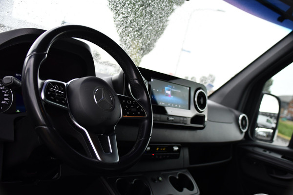 Mercedes-Benz Sprinter 319 1.9 CDI L2H2 DC Black Edition Adaptieve Cruise, 360 Camera, Carplay, LED, 10,5'' Mbux, Stoelverwarming, Automaat, 190pk, 3500kg Trekhaak, Uniek!