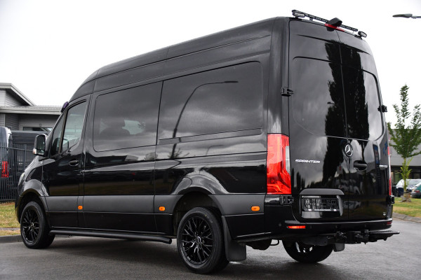 Mercedes-Benz Sprinter 319 1.9 CDI L2H2 DC Black Edition Adaptieve Cruise, 360 Camera, Carplay, LED, 10,5'' Mbux, Stoelverwarming, Automaat, 190pk, 3500kg Trekhaak, Uniek!