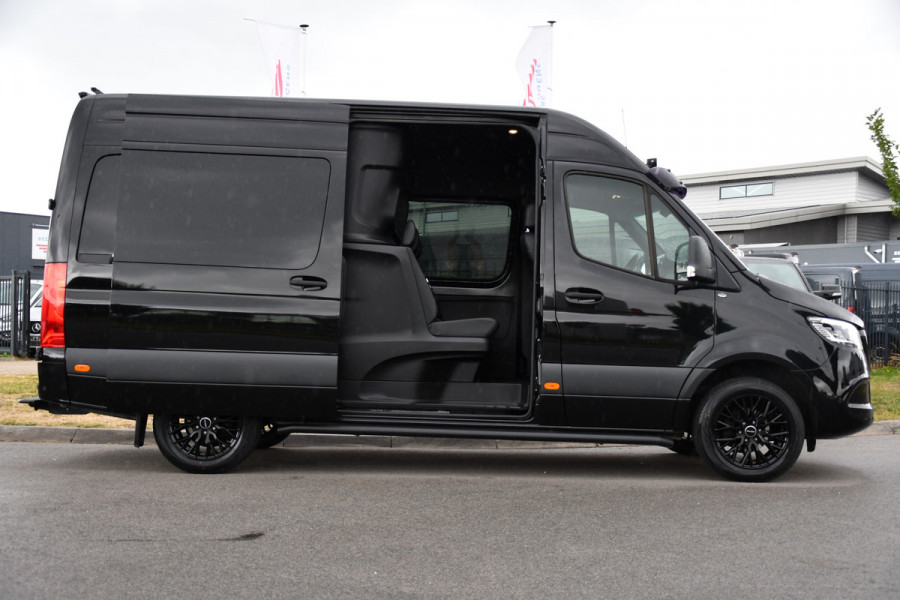 Mercedes-Benz Sprinter 319 1.9 CDI L2H2 DC Black Edition Adaptieve Cruise, 360 Camera, Carplay, LED, 10,5'' Mbux, Stoelverwarming, Automaat, 190pk, 3500kg Trekhaak, Uniek!