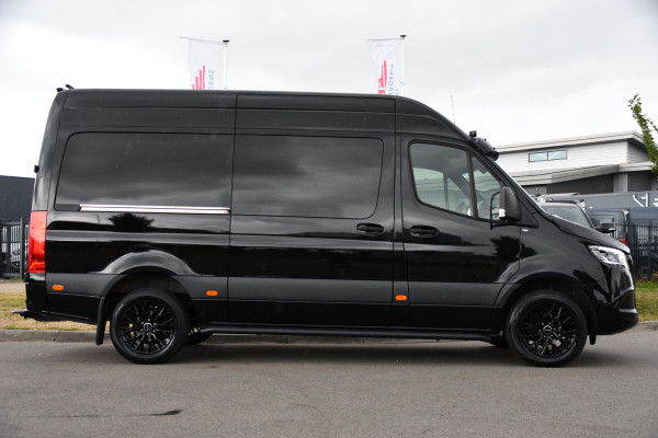 Mercedes-Benz Sprinter 319 1.9 CDI L2H2 DC Black Edition Adaptieve Cruise, 360 Camera, Carplay, LED, 10,5'' Mbux, Stoelverwarming, Automaat, 190pk, 3500kg Trekhaak, Uniek!