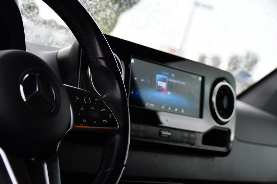 Mercedes-Benz Sprinter 319 1.9 CDI L2H2 DC Black Edition Adaptieve Cruise, 360 Camera, Carplay, LED, 10,5'' Mbux, Stoelverwarming, Automaat, 190pk, 3500kg Trekhaak, Uniek!