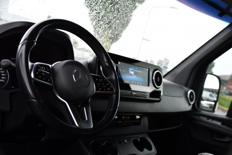 Mercedes-Benz Sprinter 319 1.9 CDI L2H2 DC Black Edition Adaptieve Cruise, 360 Camera, Carplay, LED, 10,5'' Mbux, Stoelverwarming, Automaat, 190pk, 3500kg Trekhaak, Uniek!