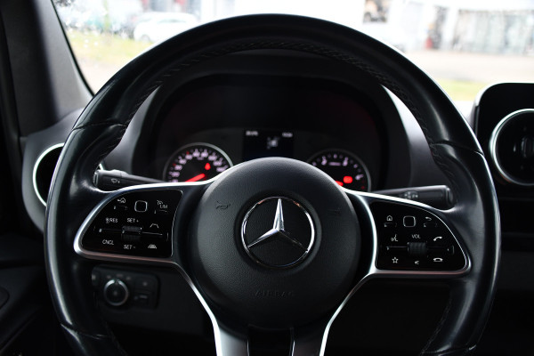 Mercedes-Benz Sprinter 319 1.9 CDI L2H2 DC Black Edition Adaptieve Cruise, 360 Camera, Carplay, LED, 10,5'' Mbux, Stoelverwarming, Automaat, 190pk, 3500kg Trekhaak, Uniek!