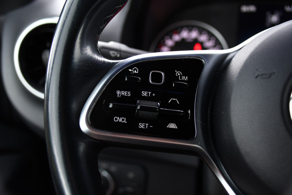 Mercedes-Benz Sprinter 319 1.9 CDI L2H2 DC Black Edition Adaptieve Cruise, 360 Camera, Carplay, LED, 10,5'' Mbux, Stoelverwarming, Automaat, 190pk, 3500kg Trekhaak, Uniek!