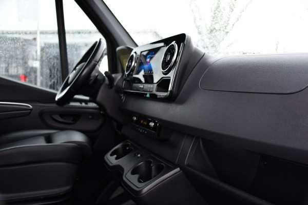 Mercedes-Benz Sprinter 319 1.9 CDI L2H2 DC Black Edition Adaptieve Cruise, 360 Camera, Carplay, LED, 10,5'' Mbux, Stoelverwarming, Automaat, 190pk, 3500kg Trekhaak, Uniek!