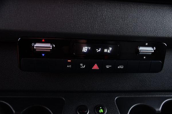 Mercedes-Benz Sprinter 319 1.9 CDI L2H2 DC Black Edition Adaptieve Cruise, 360 Camera, Carplay, LED, 10,5'' Mbux, Stoelverwarming, Automaat, 190pk, 3500kg Trekhaak, Uniek!