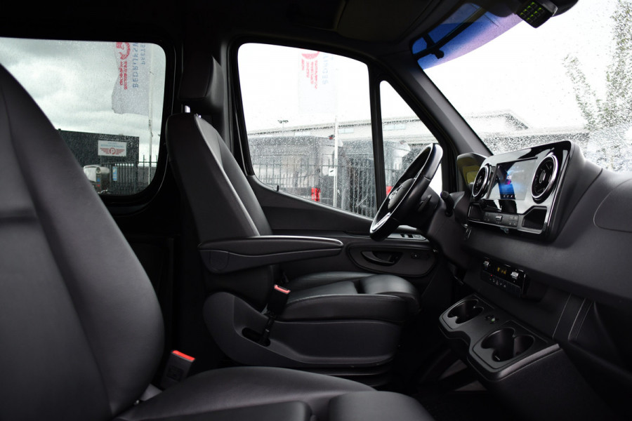 Mercedes-Benz Sprinter 319 1.9 CDI L2H2 DC Black Edition Adaptieve Cruise, 360 Camera, Carplay, LED, 10,5'' Mbux, Stoelverwarming, Automaat, 190pk, 3500kg Trekhaak, Uniek!