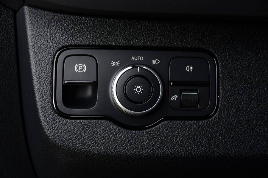 Mercedes-Benz Sprinter 319 1.9 CDI L2H2 DC Black Edition Adaptieve Cruise, 360 Camera, Carplay, LED, 10,5'' Mbux, Stoelverwarming, Automaat, 190pk, 3500kg Trekhaak, Uniek!