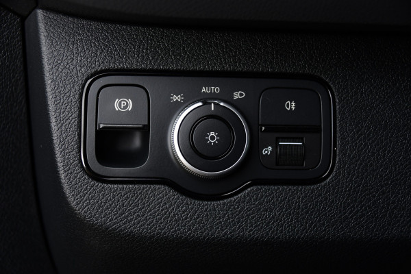 Mercedes-Benz Sprinter 319 1.9 CDI L2H2 DC Black Edition Adaptieve Cruise, 360 Camera, Carplay, LED, 10,5'' Mbux, Stoelverwarming, Automaat, 190pk, 3500kg Trekhaak, Uniek!
