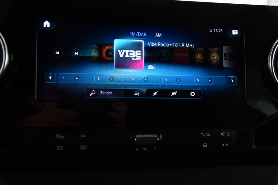 Mercedes-Benz Sprinter 319 1.9 CDI L2H2 DC Black Edition Adaptieve Cruise, 360 Camera, Carplay, LED, 10,5'' Mbux, Stoelverwarming, Automaat, 190pk, 3500kg Trekhaak, Uniek!