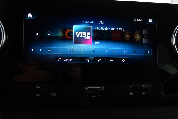 Mercedes-Benz Sprinter 319 1.9 CDI L2H2 DC Black Edition Adaptieve Cruise, 360 Camera, Carplay, LED, 10,5'' Mbux, Stoelverwarming, Automaat, 190pk, 3500kg Trekhaak, Uniek!