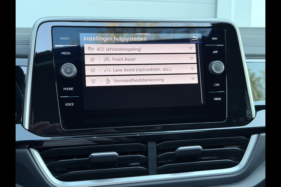 Volkswagen T-Roc 1.5 TSI 3x R-Line Pano/AppleCar/Keyless