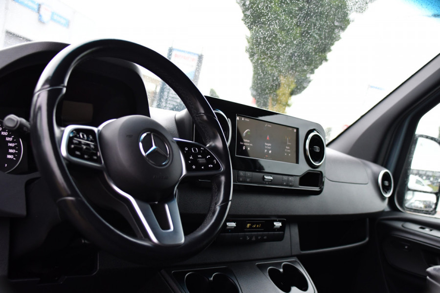 Mercedes-Benz Sprinter 319 1.9 CDI L2H2 RWD PB Edition 360 Camera, Cruise, Carplay, 2 x Schuifdeur, LED, 190pk, 2 x Geveerde stoel, 10,5'' Mbux, Stoelverwarming, Automaat, Uniek!