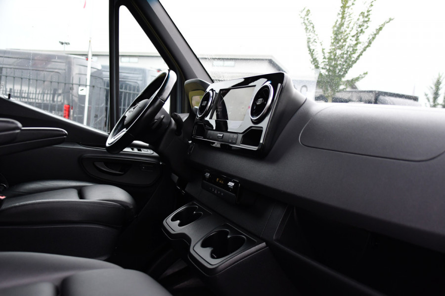 Mercedes-Benz Sprinter 319 1.9 CDI L2H2 RWD PB Edition 360 Camera, Cruise, Carplay, 2 x Schuifdeur, LED, 190pk, 2 x Geveerde stoel, 10,5'' Mbux, Stoelverwarming, Automaat, Uniek!