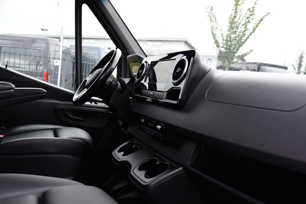 Mercedes-Benz Sprinter 319 1.9 CDI L2H2 RWD PB Edition 360 Camera, Cruise, Carplay, 2 x Schuifdeur, LED, 190pk, 2 x Geveerde stoel, 10,5'' Mbux, Stoelverwarming, Automaat, Uniek!