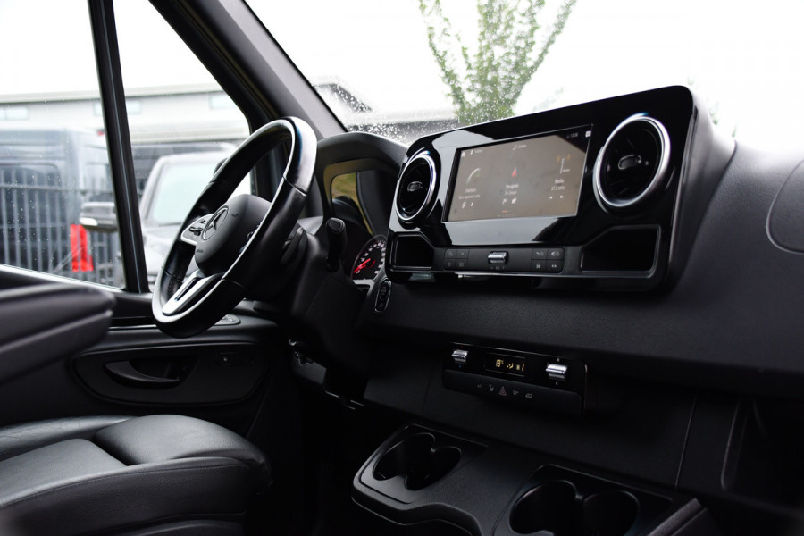 Mercedes-Benz Sprinter 319 1.9 CDI L2H2 RWD PB Edition 360 Camera, Cruise, Carplay, 2 x Schuifdeur, LED, 190pk, 2 x Geveerde stoel, 10,5'' Mbux, Stoelverwarming, Automaat, Uniek!
