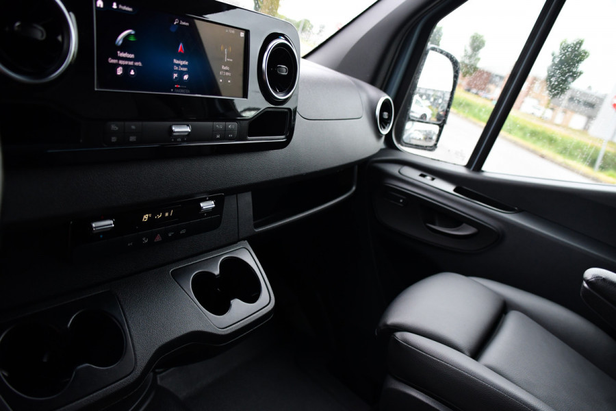Mercedes-Benz Sprinter 319 1.9 CDI L2H2 RWD PB Edition 360 Camera, Cruise, Carplay, 2 x Schuifdeur, LED, 190pk, 2 x Geveerde stoel, 10,5'' Mbux, Stoelverwarming, Automaat, Uniek!