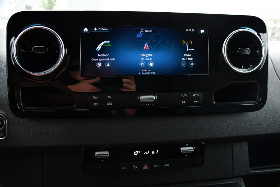 Mercedes-Benz Sprinter 319 1.9 CDI L2H2 RWD PB Edition 360 Camera, Cruise, Carplay, 2 x Schuifdeur, LED, 190pk, 2 x Geveerde stoel, 10,5'' Mbux, Stoelverwarming, Automaat, Uniek!
