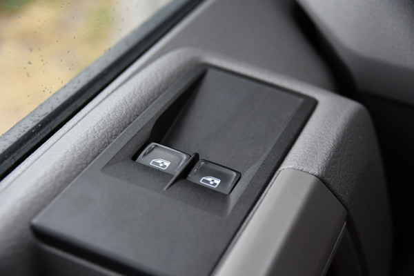 Volkswagen Crafter 35 2.0 TDI L3H3 Black Edition Camera, Carplay, LED, 177pk, Automaat, Standkachel, Geveerde stoel, Uniek!
