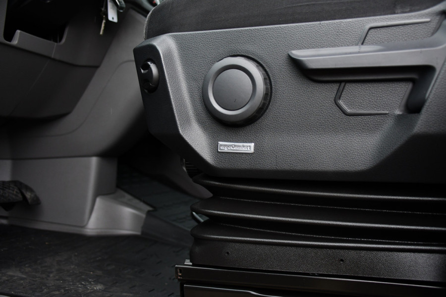 Volkswagen Crafter 35 2.0 TDI L3H3 Black Edition Camera, Carplay, LED, 177pk, Automaat, Standkachel, Geveerde stoel, Uniek!