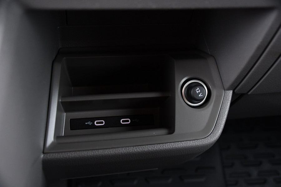 Volkswagen Crafter 35 2.0 TDI L3H3 Black Edition Camera, Carplay, LED, 177pk, Automaat, Standkachel, Geveerde stoel, Uniek!