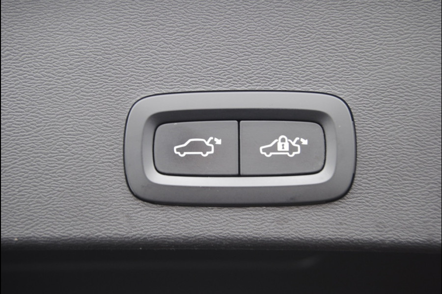 Volvo XC40 1.5 T4 Rech RDesExpr | Trekhaak | Carplay | Camera